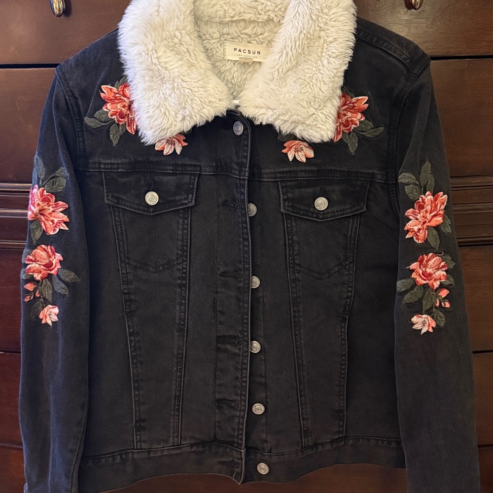Pacsun Sherpa Lined Embroidered Floral Black Denim Jean Jacket Size M